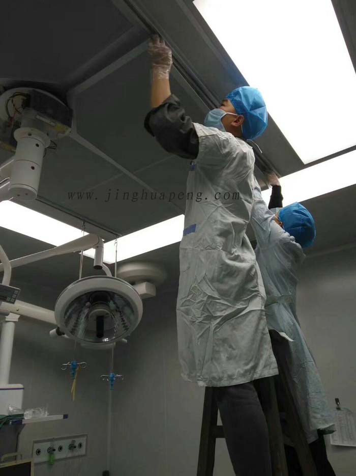 醫(yī)院潔凈手術(shù)室紙隔板高效空氣過濾器安裝完畢，封閉散流板